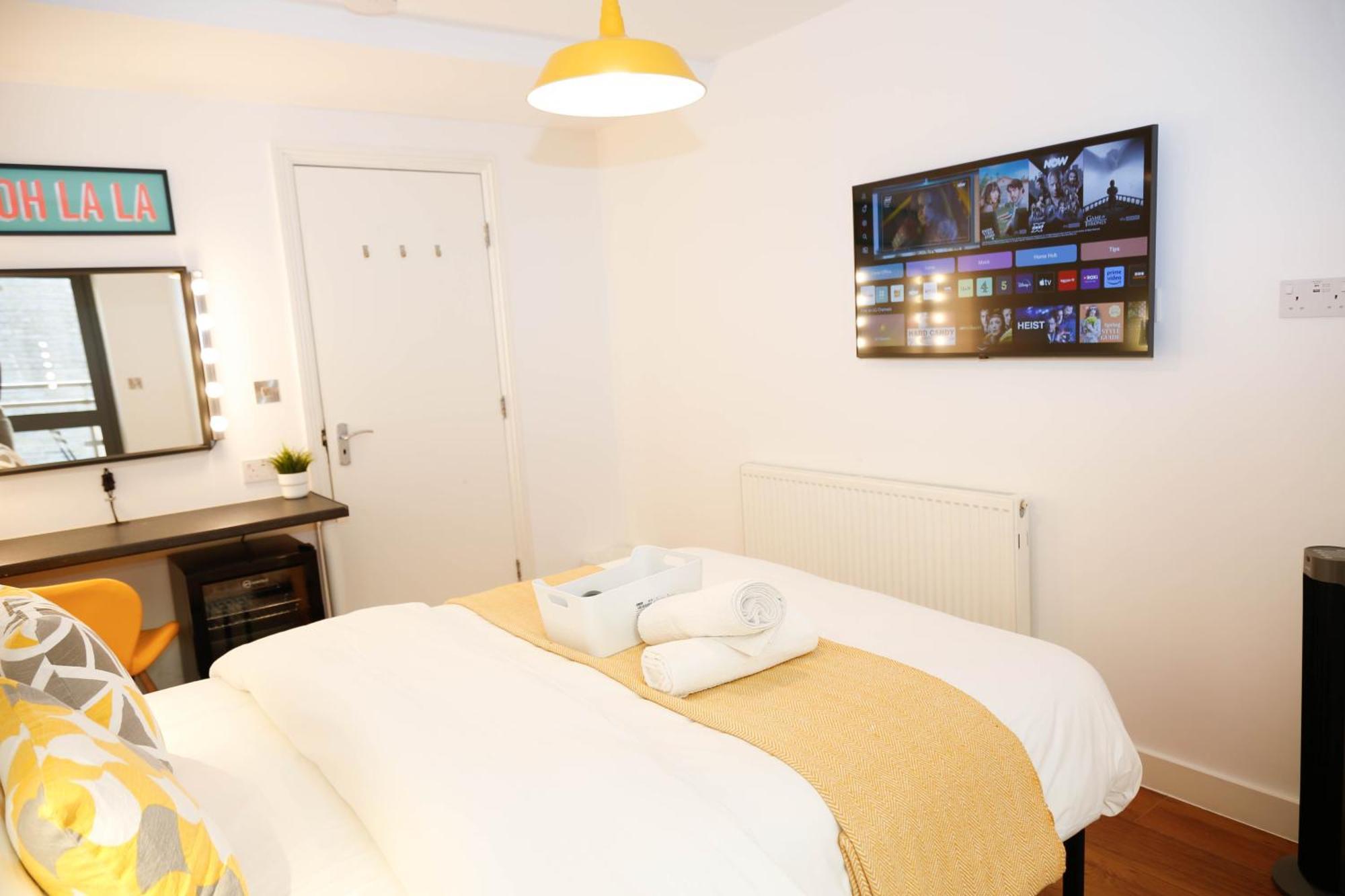 New Luxury Rooms In The Heart Of London Next To Shops, Cafes, Bars & Metro With Shared Bathrooms Eksteriør bilde