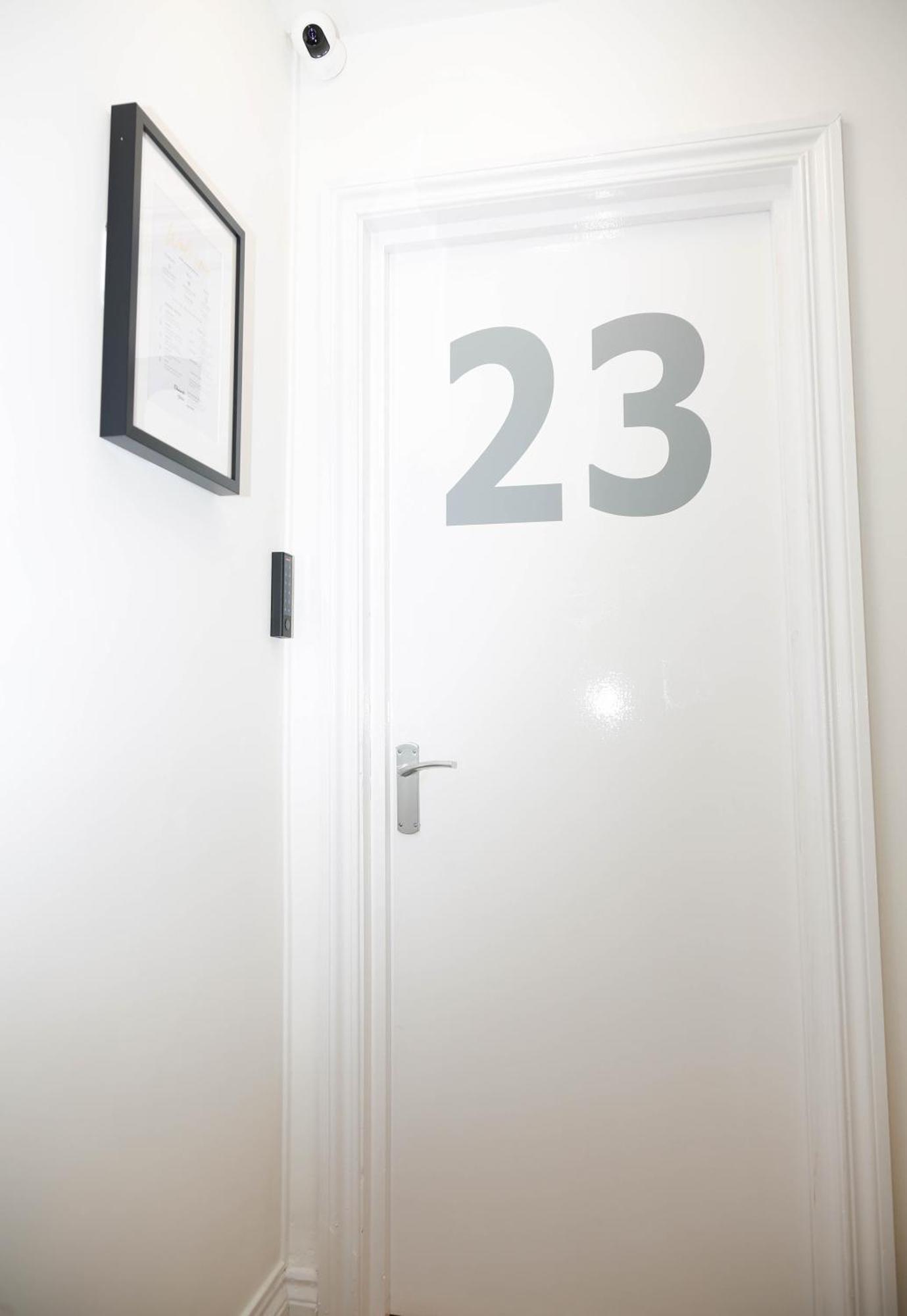 New Luxury Rooms In The Heart Of London Next To Shops, Cafes, Bars & Metro With Shared Bathrooms Eksteriør bilde