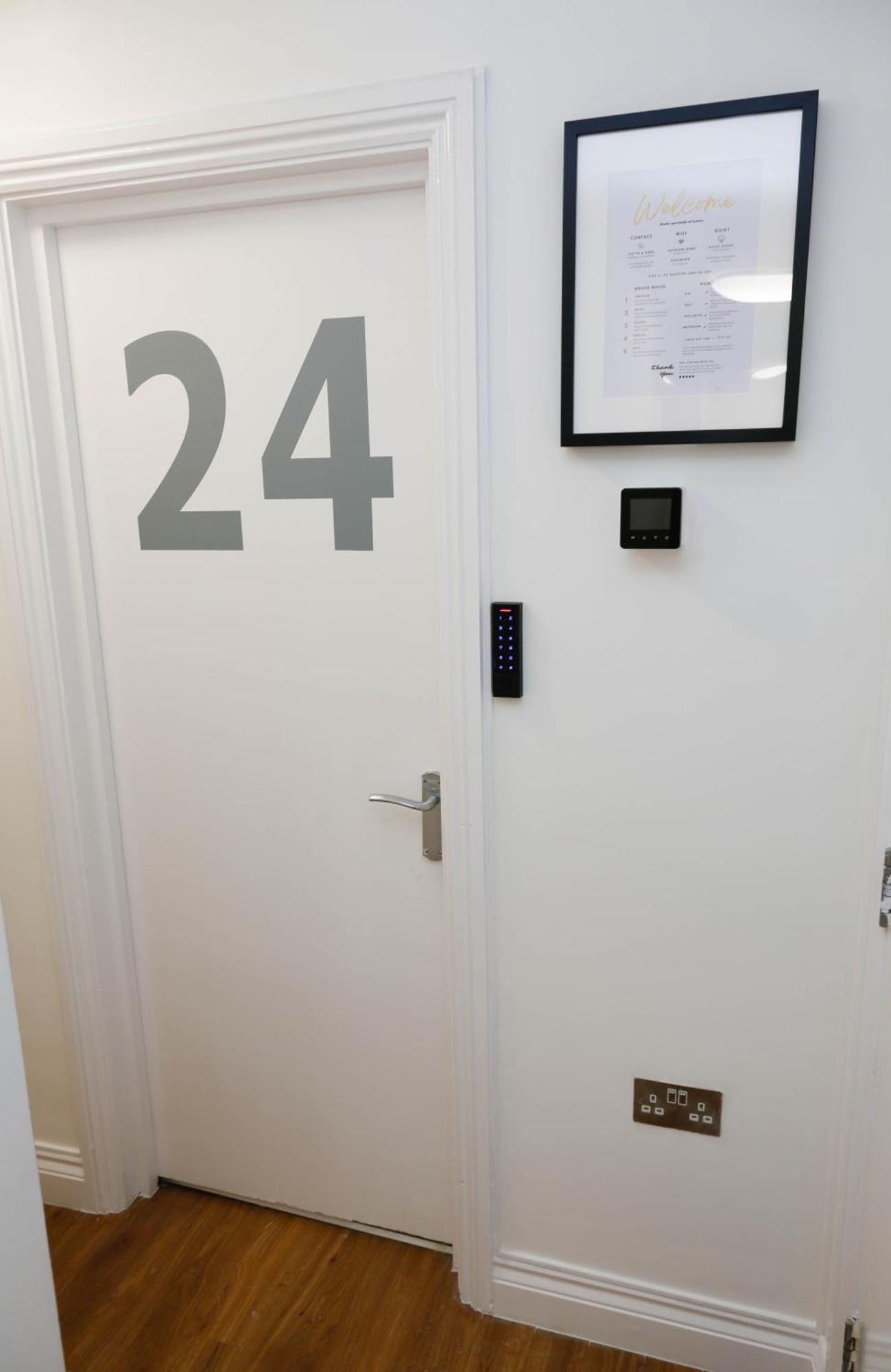 New Luxury Rooms In The Heart Of London Next To Shops, Cafes, Bars & Metro With Shared Bathrooms Eksteriør bilde